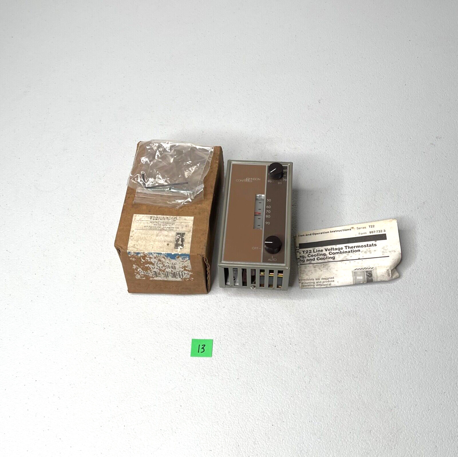 Johnson Controls T22AAA-1C Heating Line Voltage Thermostat