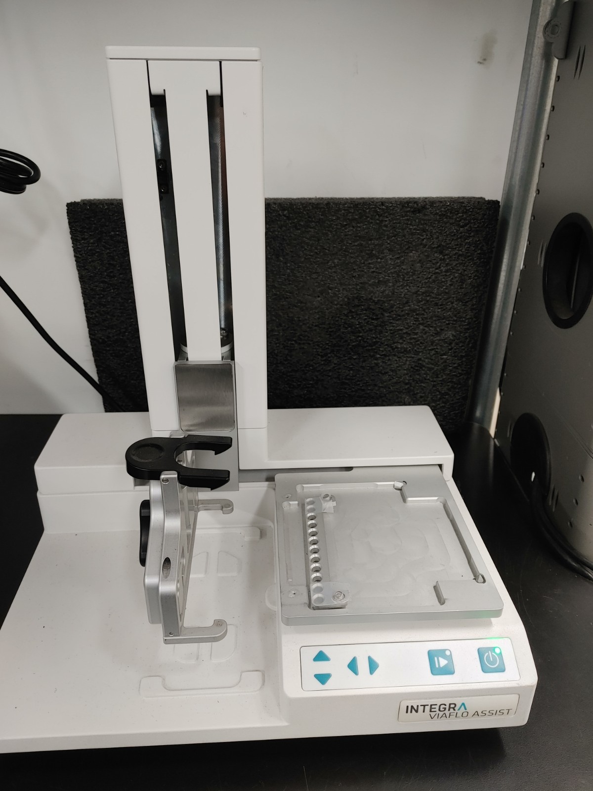 INTEGRA VIAFLO ASSIST Automating Multichannel Pipette
