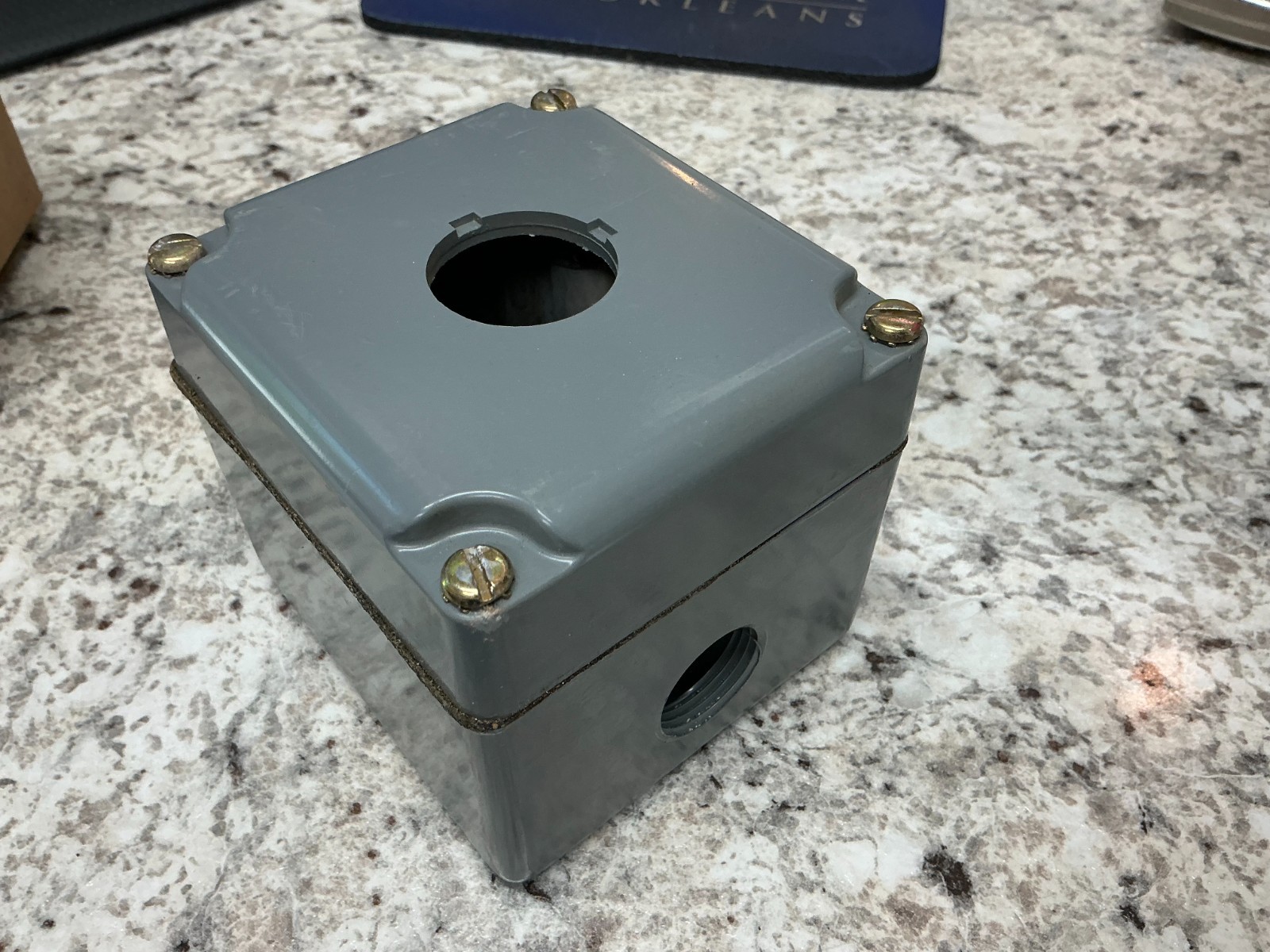 *FREE SHIP* Square D 9001KY1 30MM Push Button 60V One Hole Enclosure Nema 4 & 13