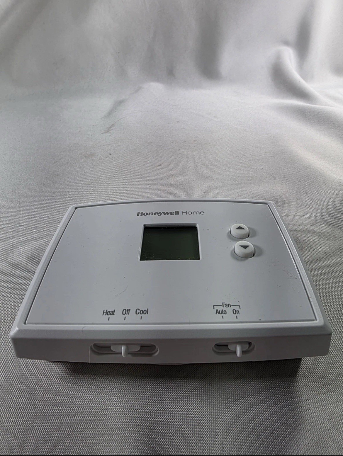 #F) Honeywell RTH111B1024 Digital Non-Programmable Thermostat