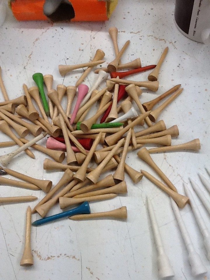 Vintage Golf Tees lot 83 wood and 6 plastic + 4 Ball markers
