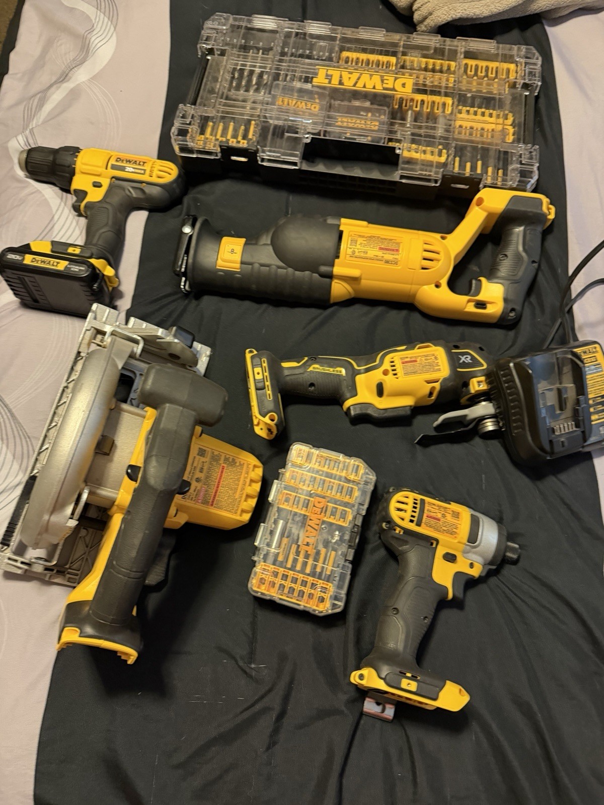 DEWALT 20v Cordless Circular Saw Tool  Set Lot w/ Multiple Tools & Bit Cases