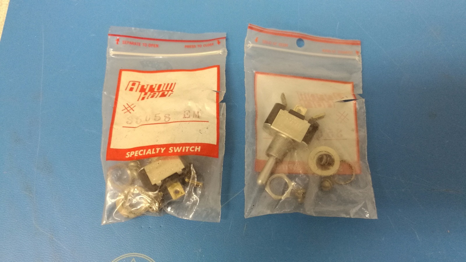 Lot of 2 pcs 35058-EM  Arrow Hart Toggle Switch Crouse-Hind 35058EM NOS