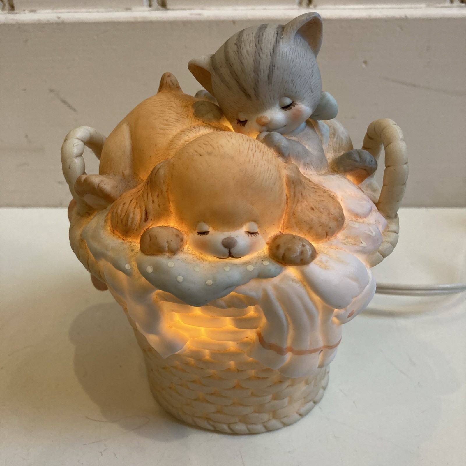 Vintage George Good Nightlight Puppy And Kitten Sleeping In Basket Cute