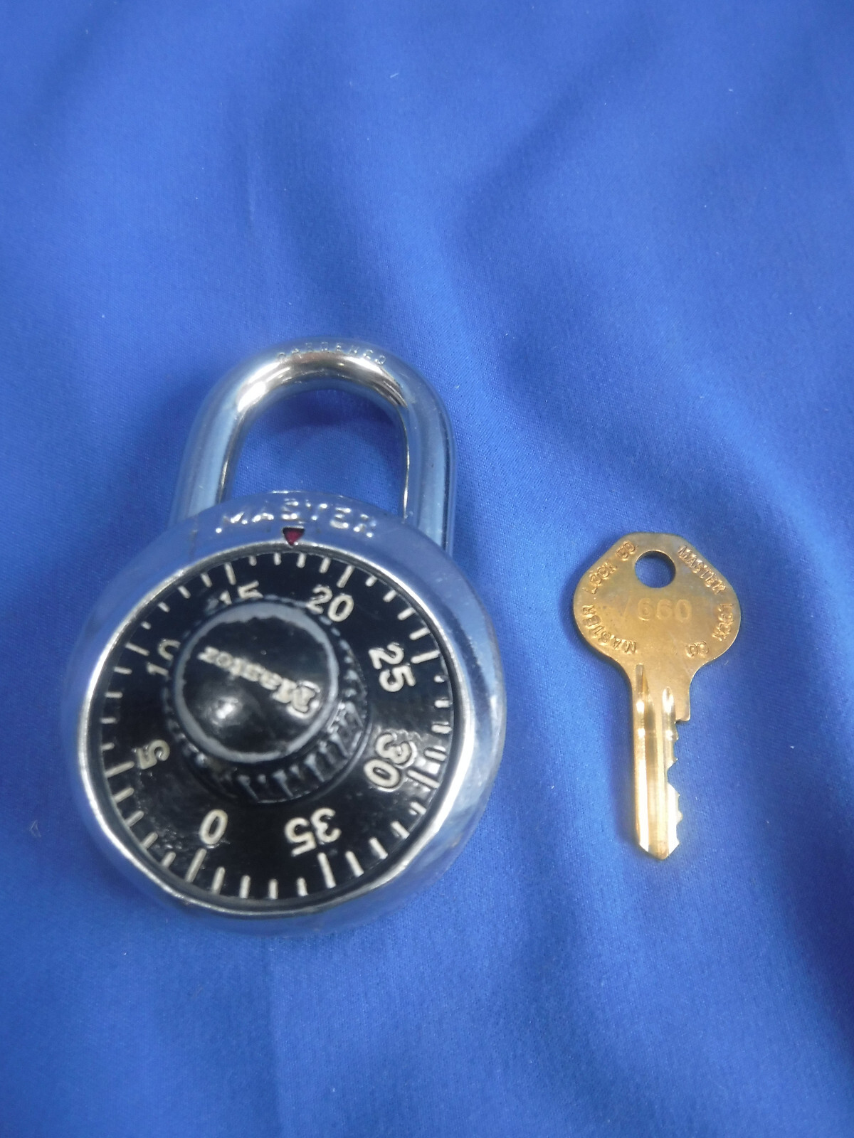 ONE Master Lock PRE-OWNED/USED Combination Black Padlock 1525 Lock With Key!