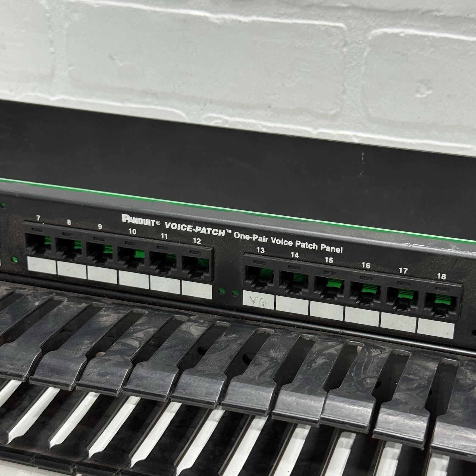Panduit Voice Patch One Pair Voice Patch Panel 24-Port - vp24382tv25