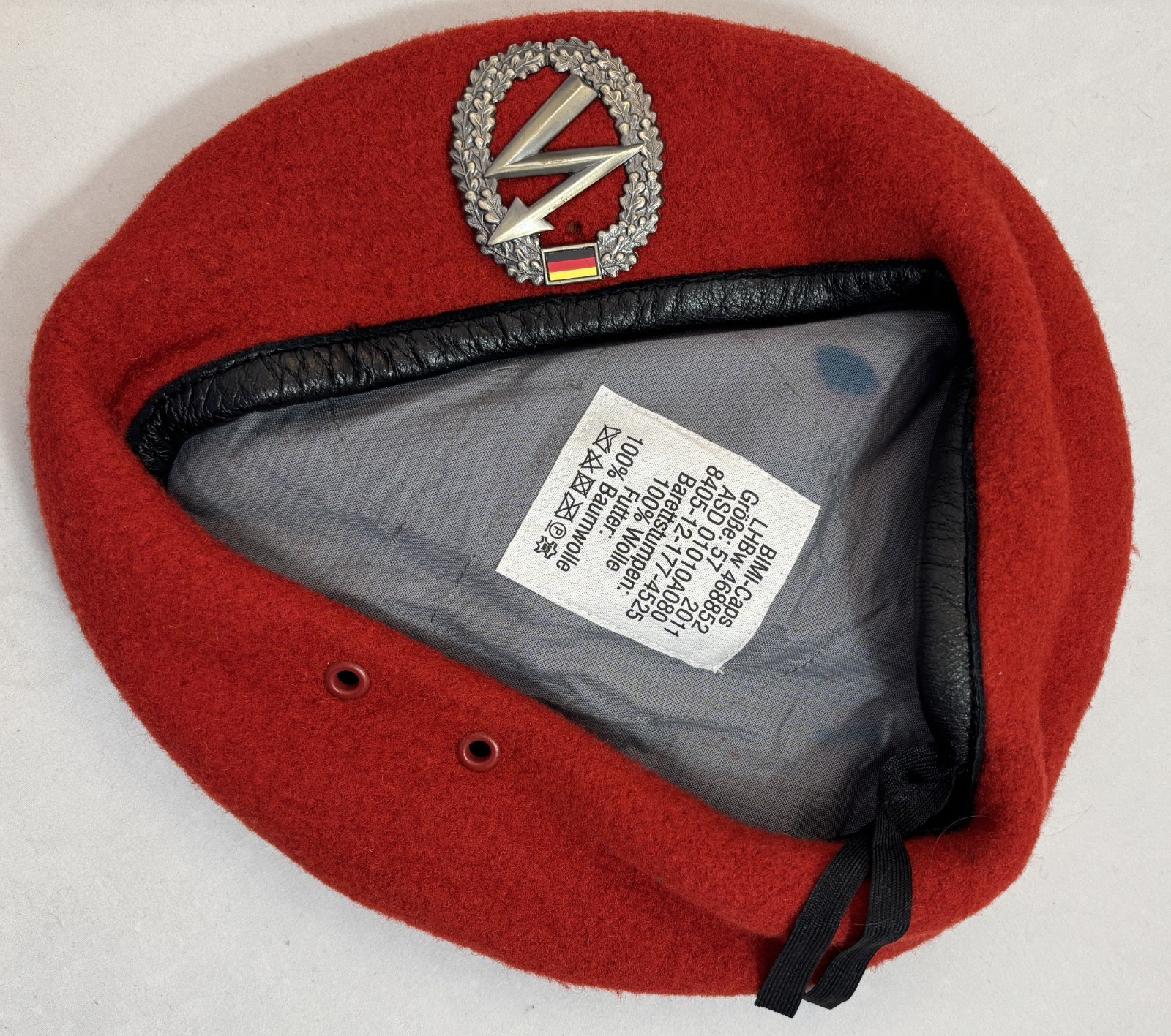 Bundeswehr Red BERET Signals Corps Sz 57 German Army w/ Insignia BADGE BW BRD
