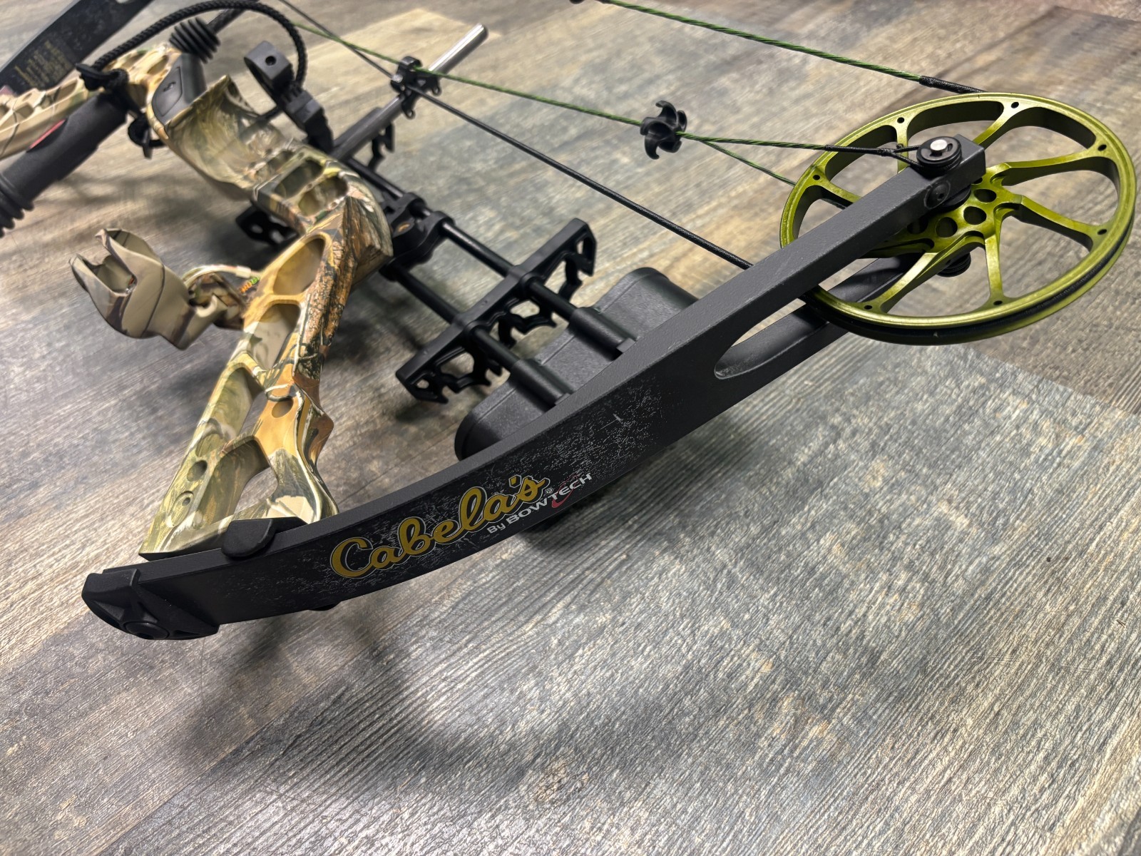 Cabela’s Bowtech Regulator left hand compound bow, 29” draw, #70 pull. FREE S&H!