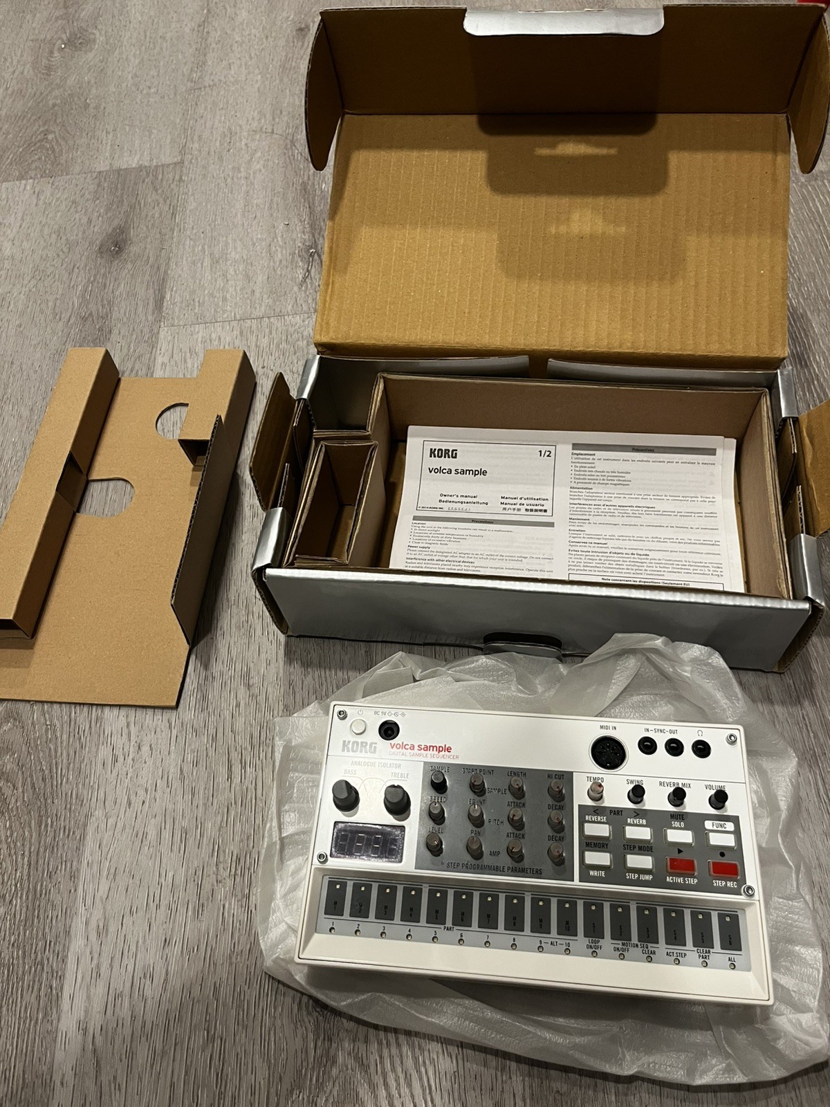 Korg Volca Sample Digital Sample Sequencer Groovebox w/ Original Box Tested