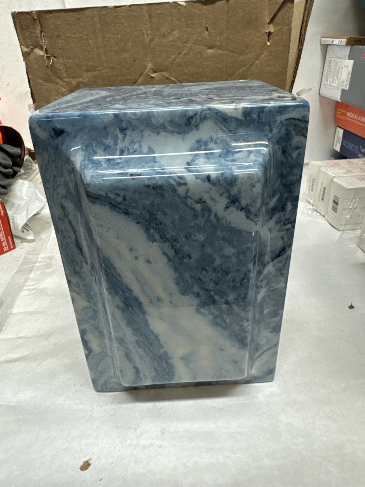 MacKenzi The Classic Urn Vault Sky Blue