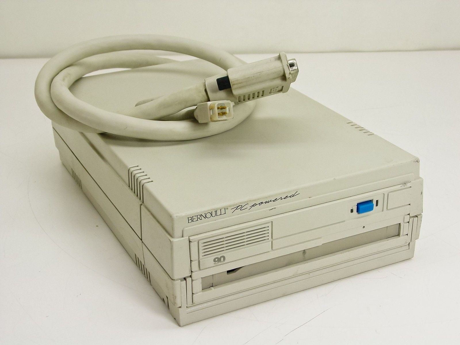 Iomega B190THP-LC Bernoulli PC Powered 90 Removable Cartridge Drive SCSI