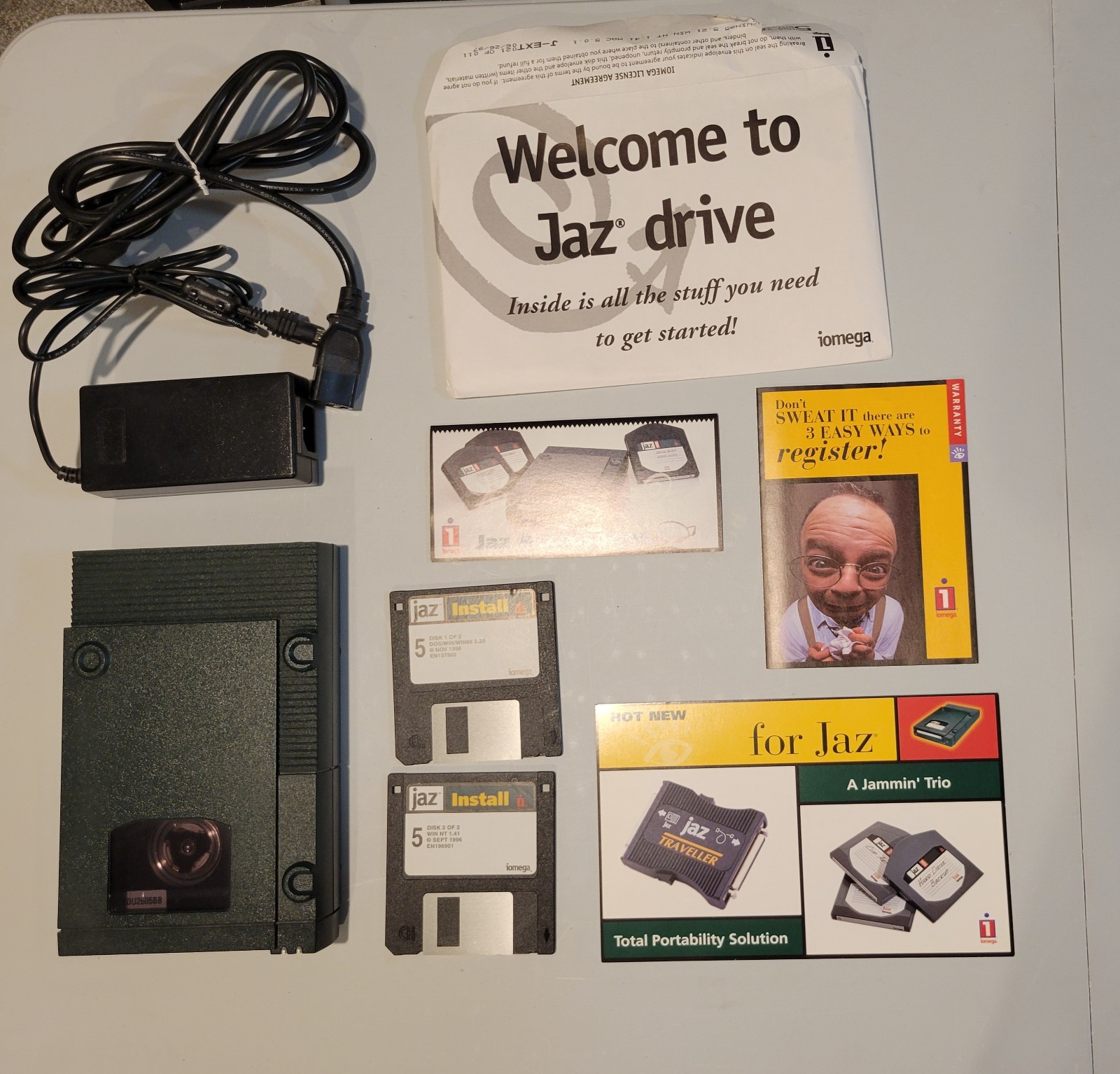iomega V1000S External 1GB Jaz SCSI Drive w/ AC Adapter (see video)