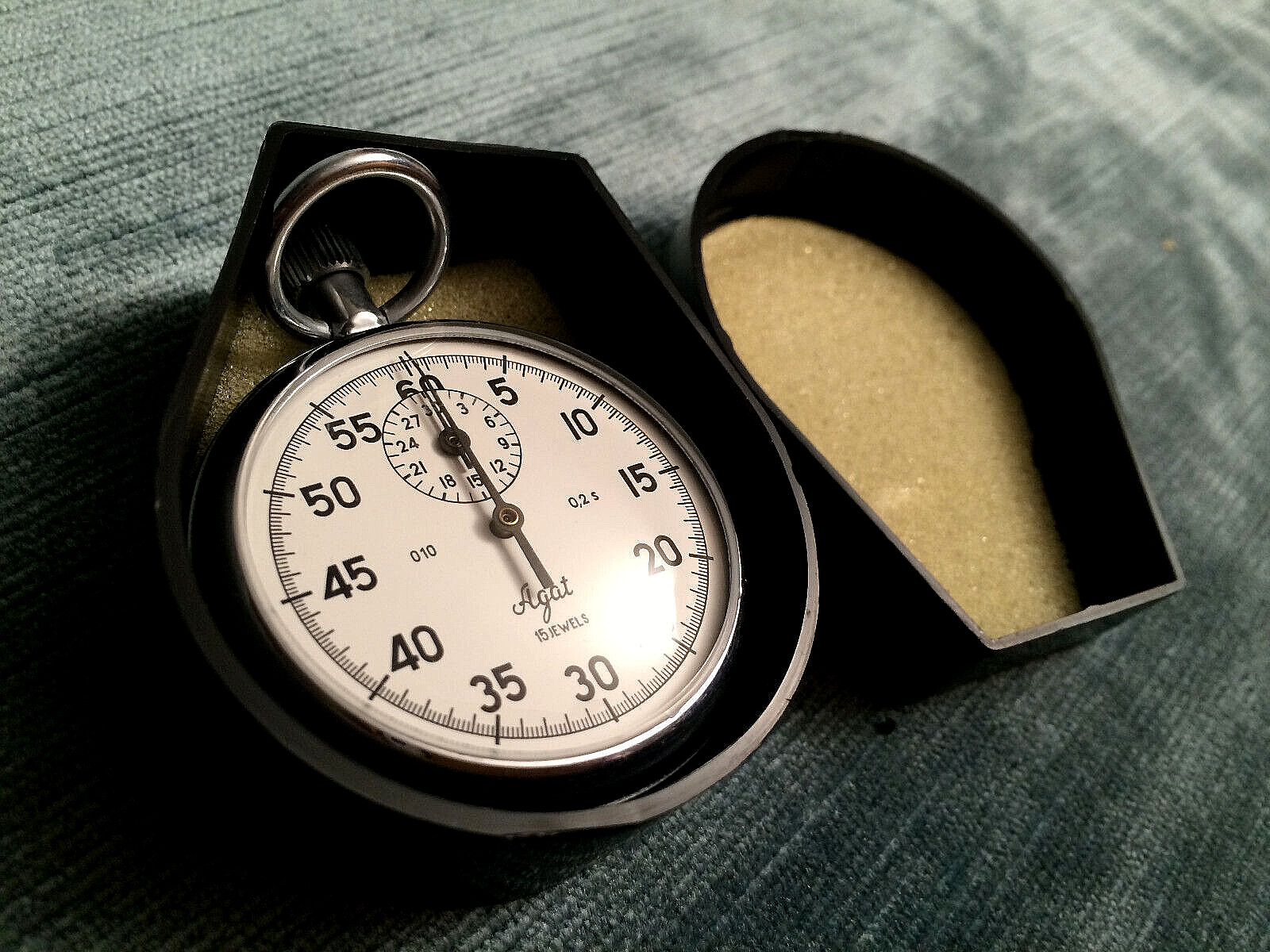 ANALOGUE STOPWATCH, VINTAGE 1980's RUSSIAN "Agat", 15 JEWELS, MANUAL WIND, WORKS