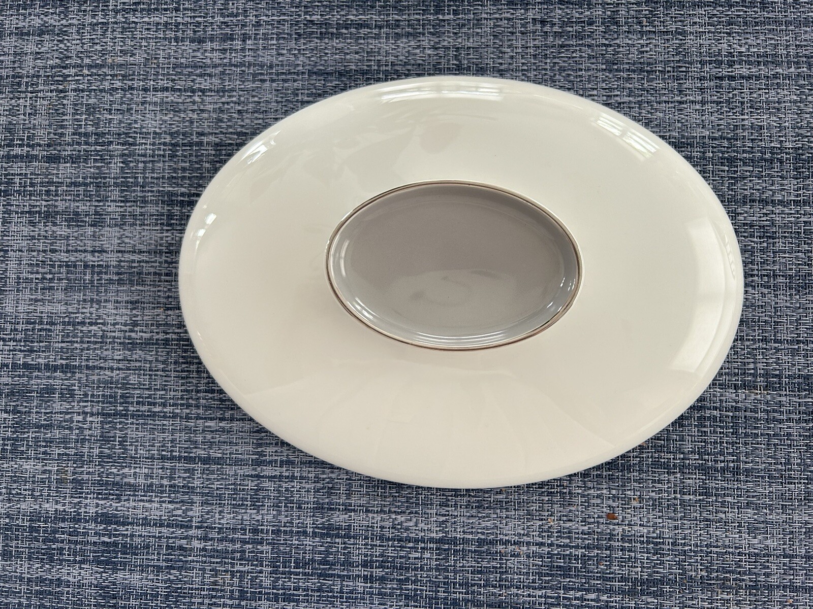 EUC- Easterling Majestic Large 10” Oval Covered Vegetable / Casserole