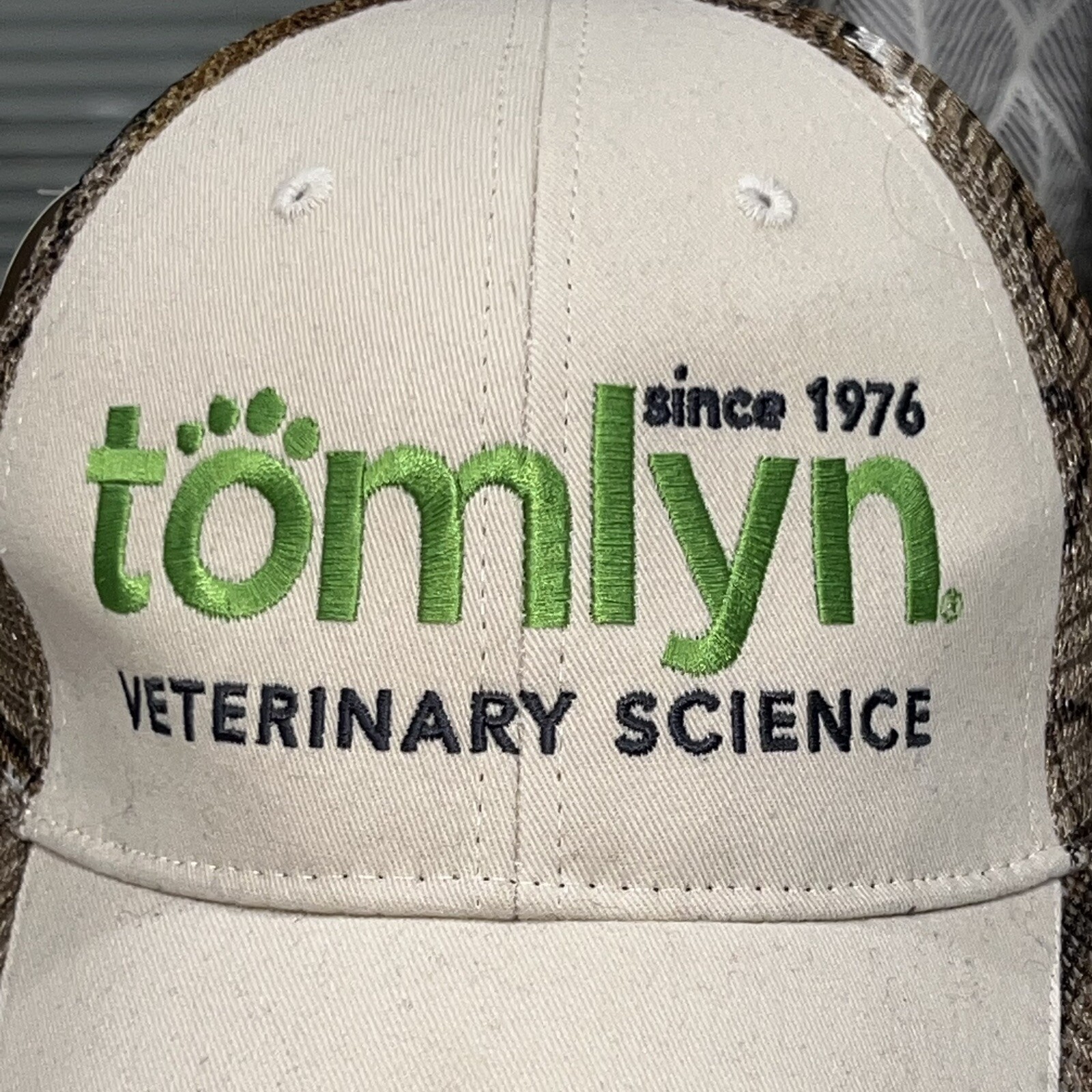 Tomlyn Veterinary Science since 1976 Hat Cap Hook Loop Camouflage Mesh EUC