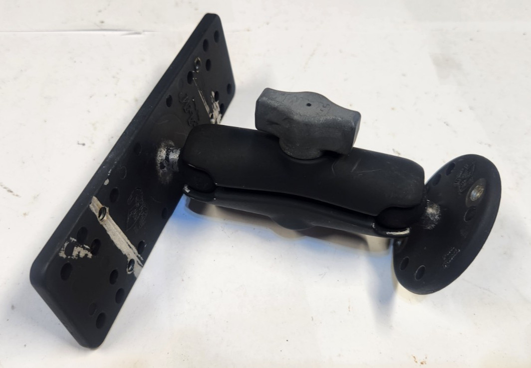 RAM Mounts Universal Ball and Socket Electronics Mount Fish Finder Depth Swivel