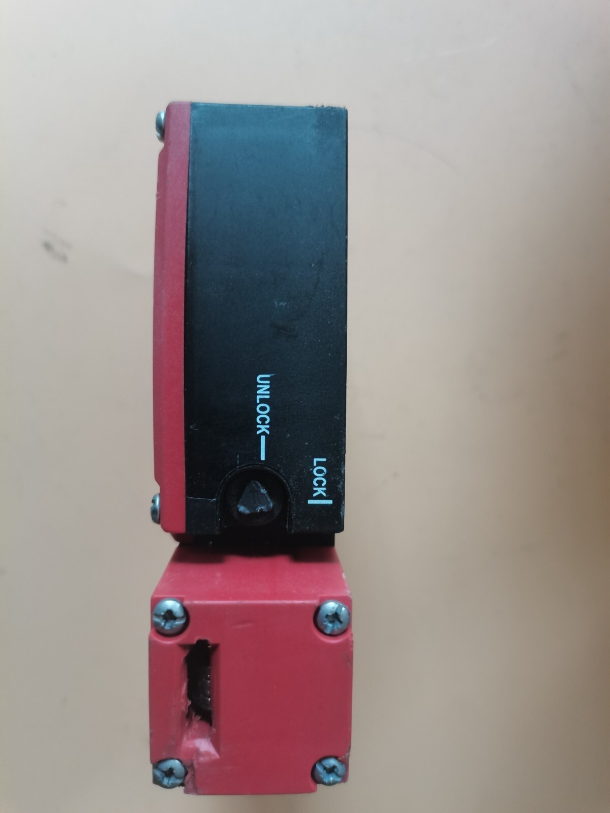 NEW Original Safety limit switch XCSTE7312 TELEMECANIQUE  With 90 days warranty