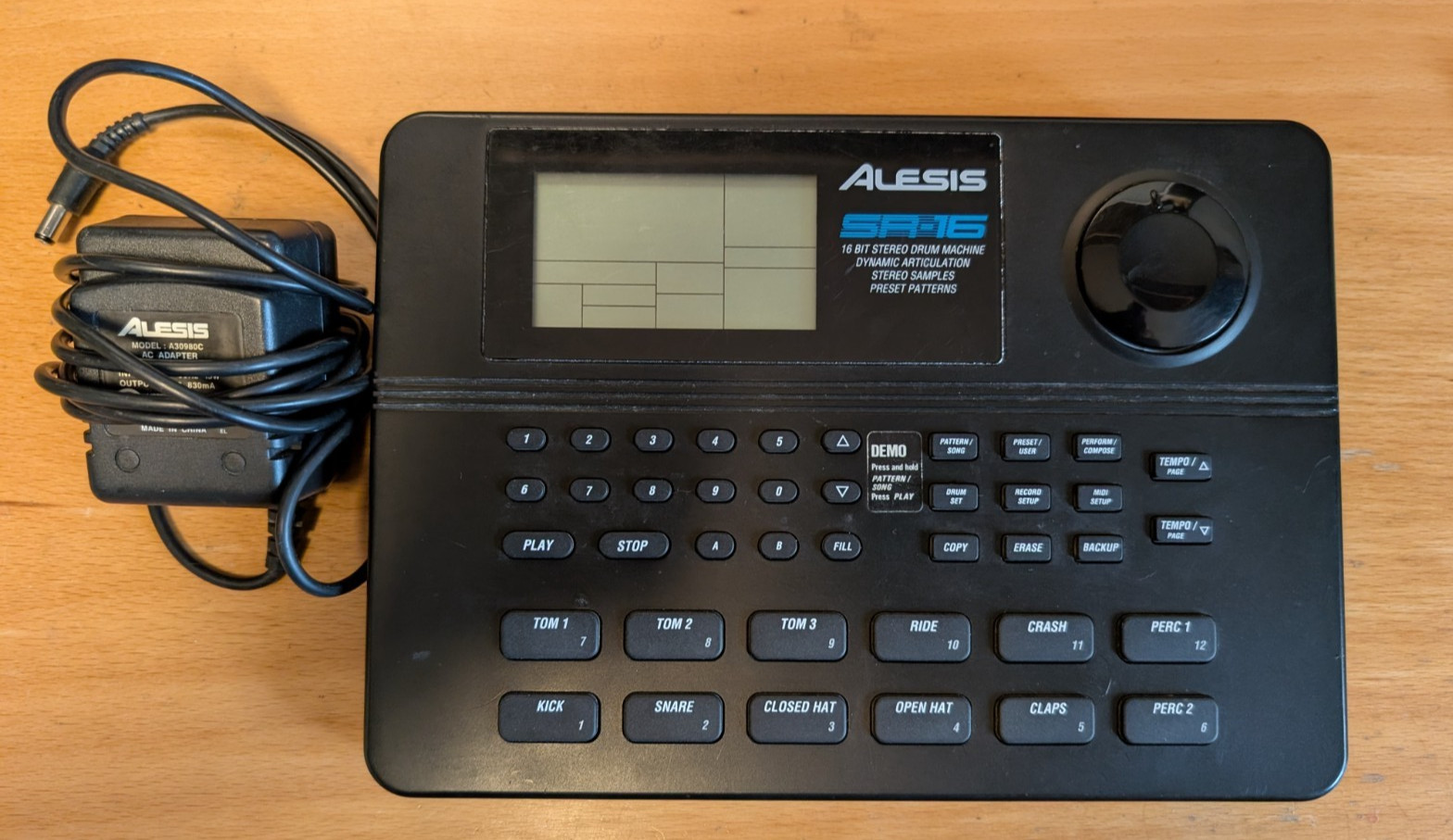 Alesis SR-16 Drum Machine with Power Supply SR16
