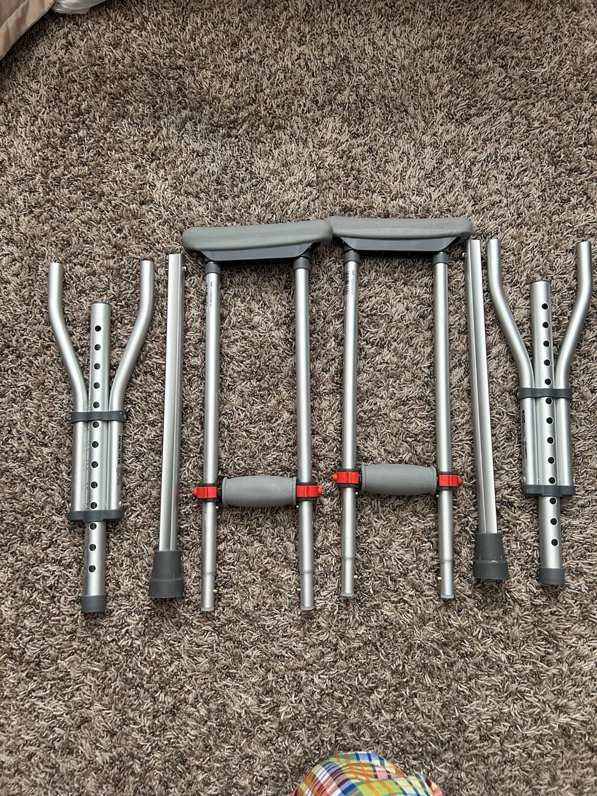 Universal Crutches 4’7-6’7 No Tools Needed ( Gray )