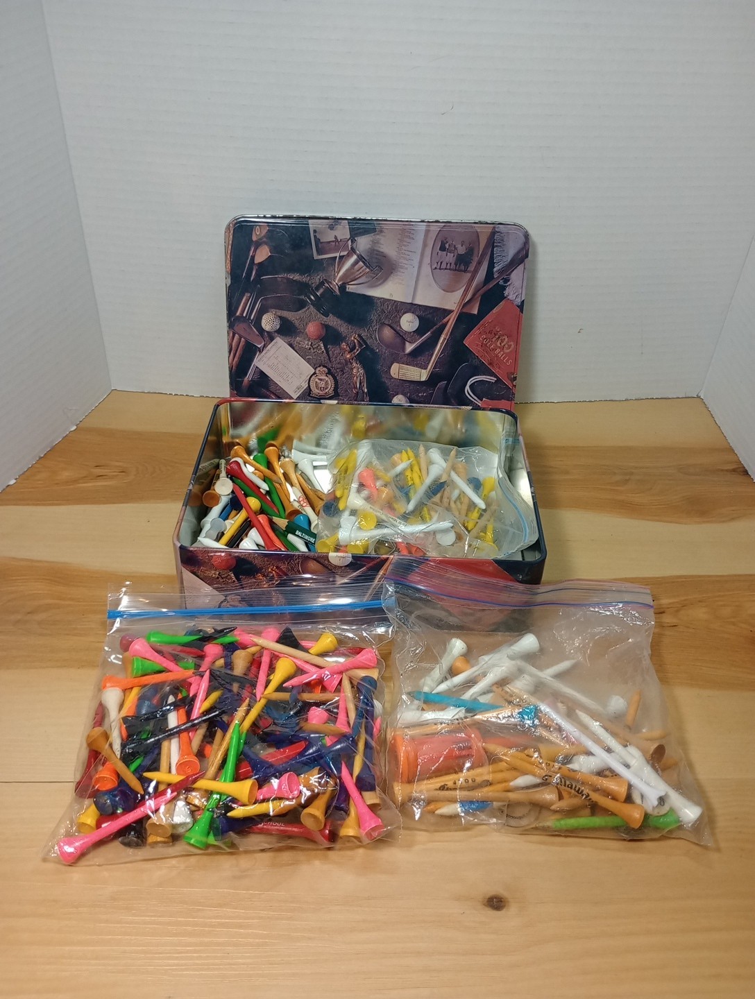 golf tees wood Collection With Golfers Tin