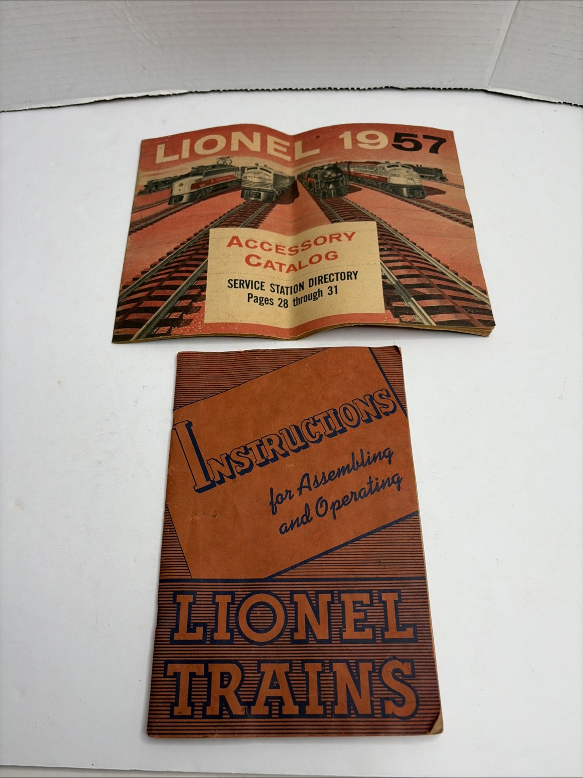 1940 BK "INSTR FOR ASSEMBLING & OPERATING LIONEL TRAINS" 1941 REP+1957 Catalog