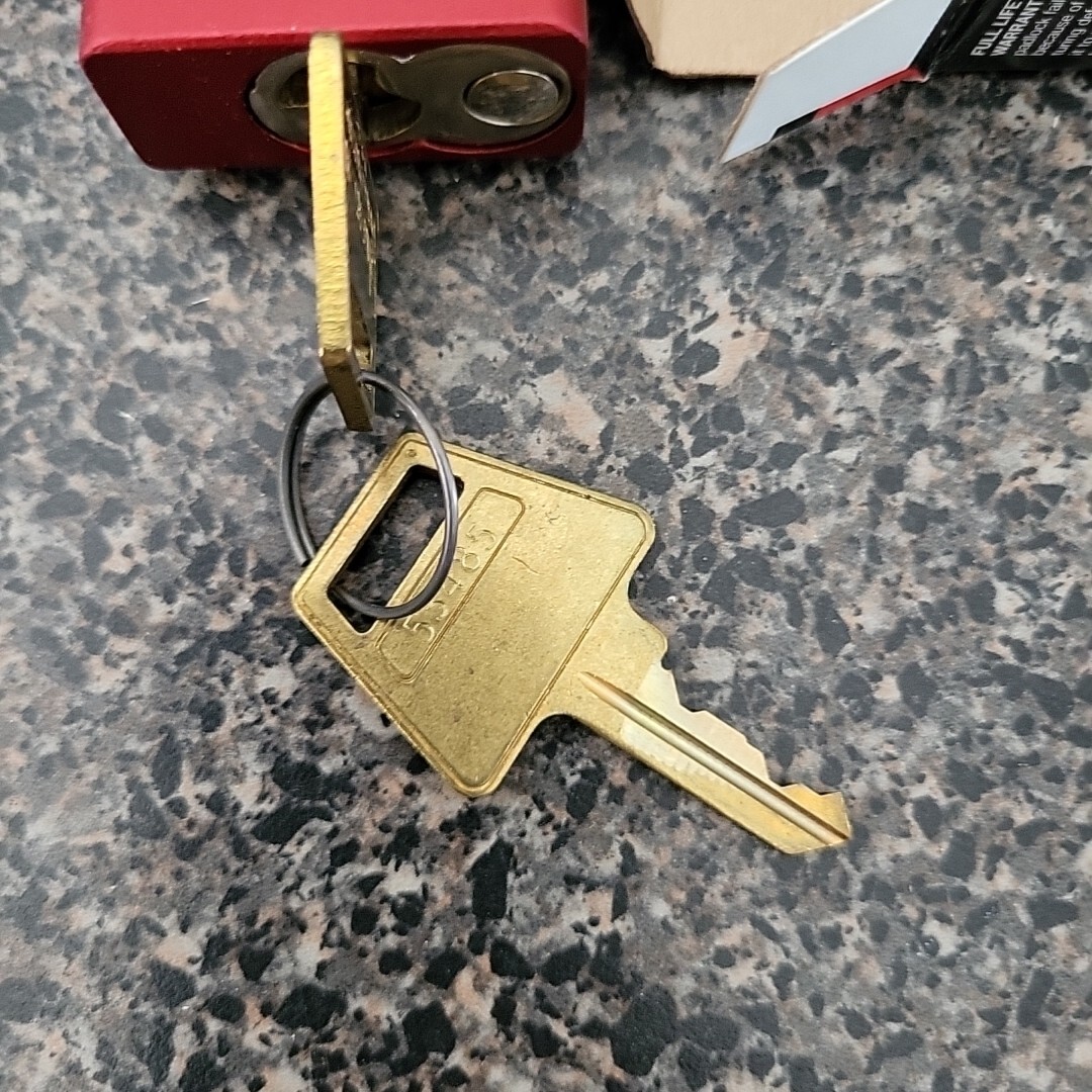 NEW!! 1100 Series American Lock A1106 (Red) 2 Keys