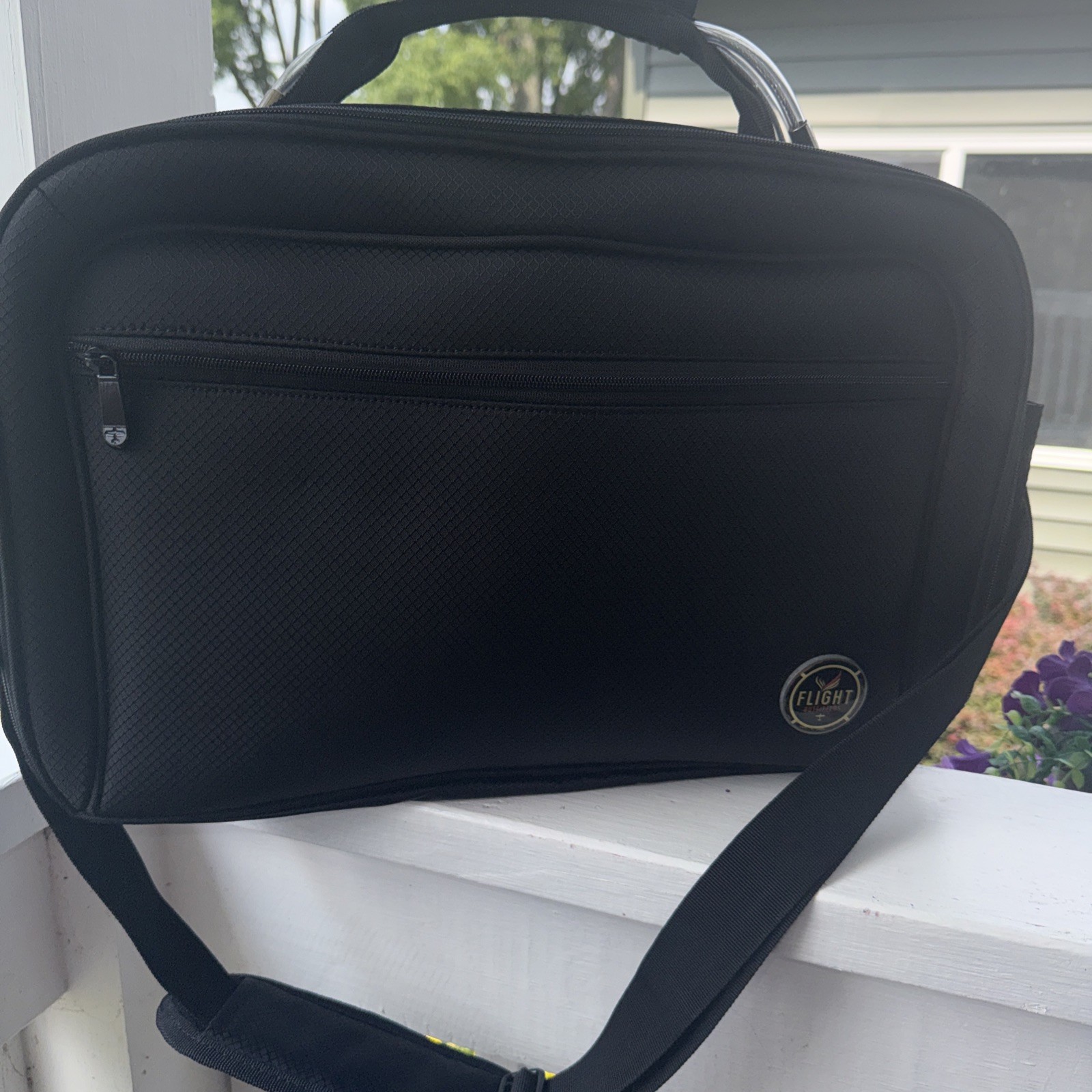 FLIGHT OUTFITTERS - LIFT- Flight Bag 18"W x 10.5"H x 6”D EUC