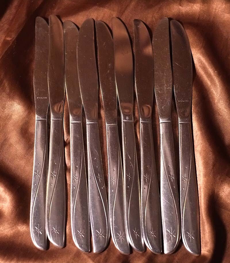 Lot of 9 ONEIDA Twin Star Stainless Knives solid