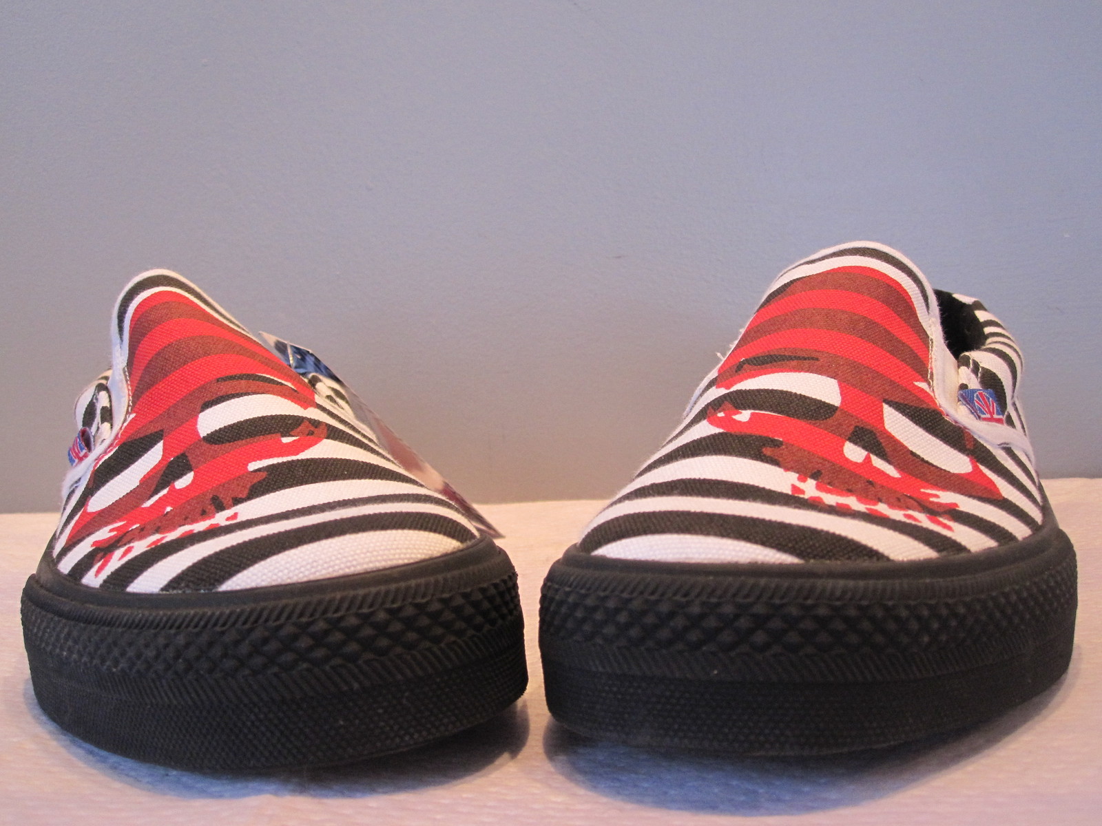NEW UNDERGROUND SHOES SKULL JAiLHOUSE STRiPE PiRATE BOAT SNEAKERS EMO UK8 EURO42