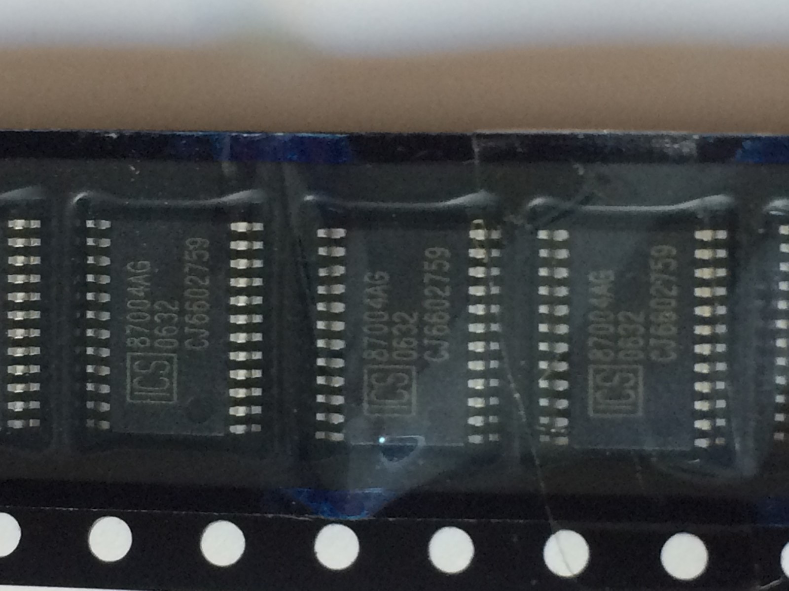 1pc 87004AGLF Clock Generators & Support Products 4 LVCMOS OUT CLOCK GEN IDT