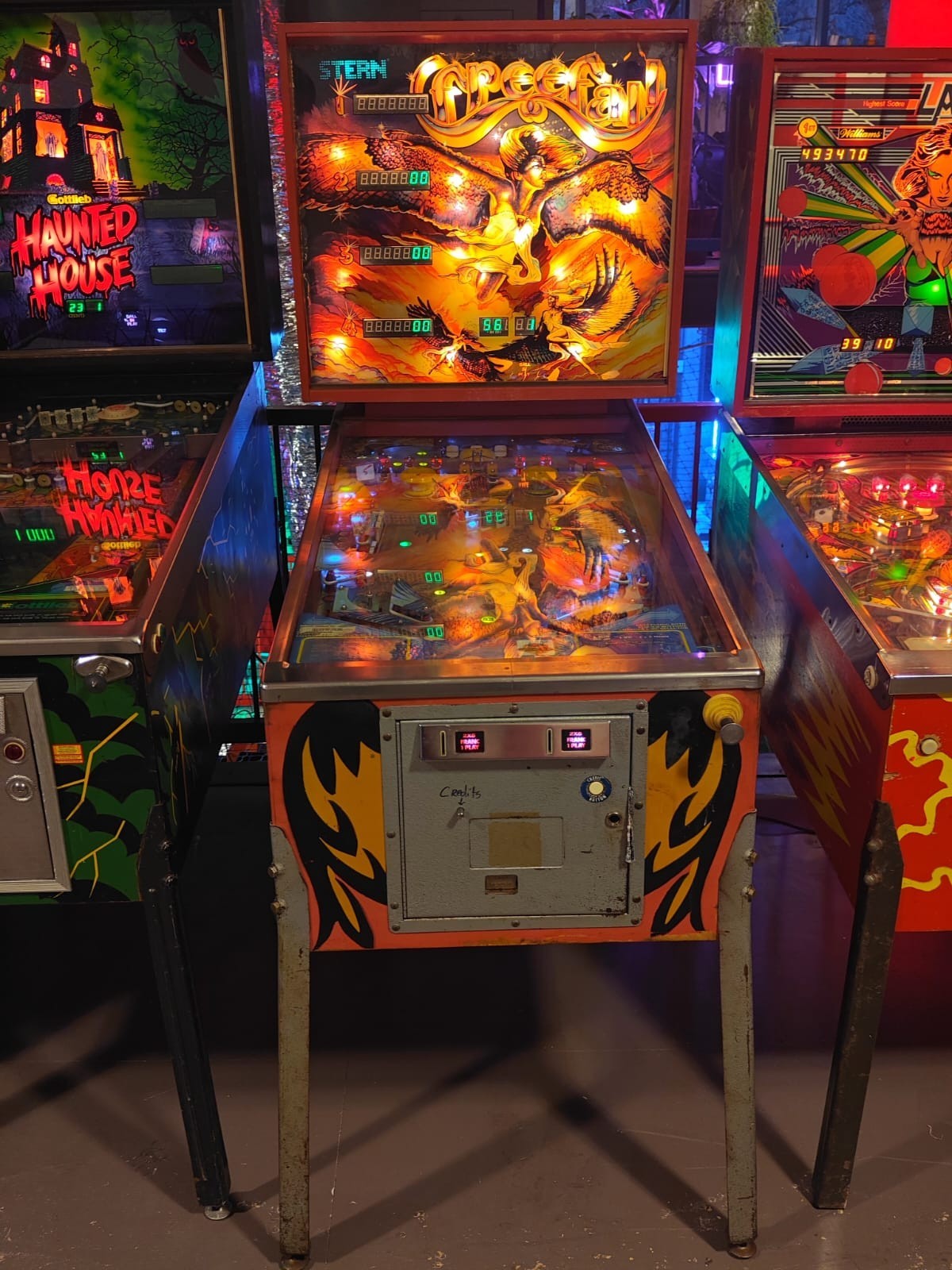 Freefall Pinball Machine – Stern Electronics – Excellent Condition