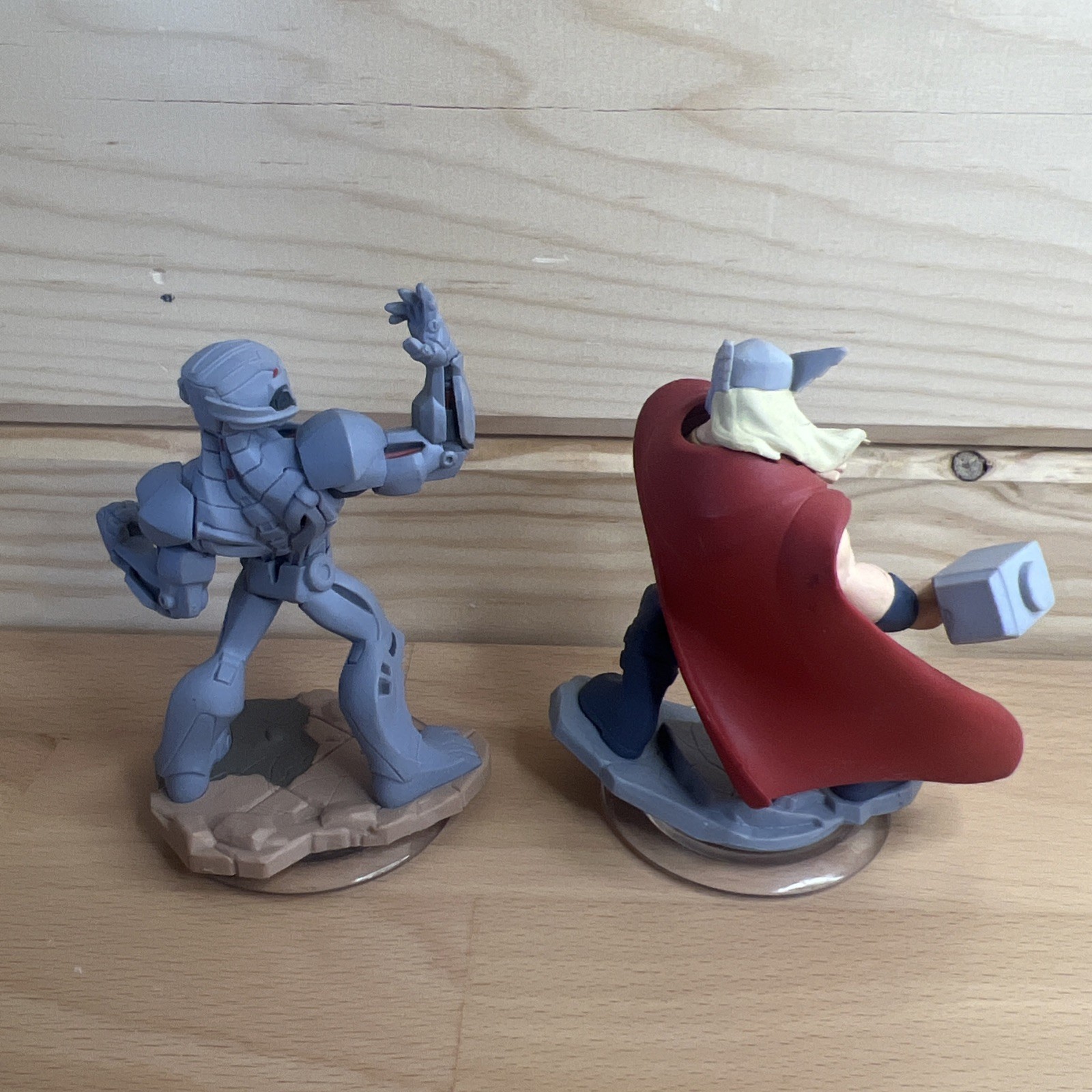 Disney Infinity Ultron Marvel 3.0 # INF-1000226 Thor Marvel 2.0 # INF-1000103