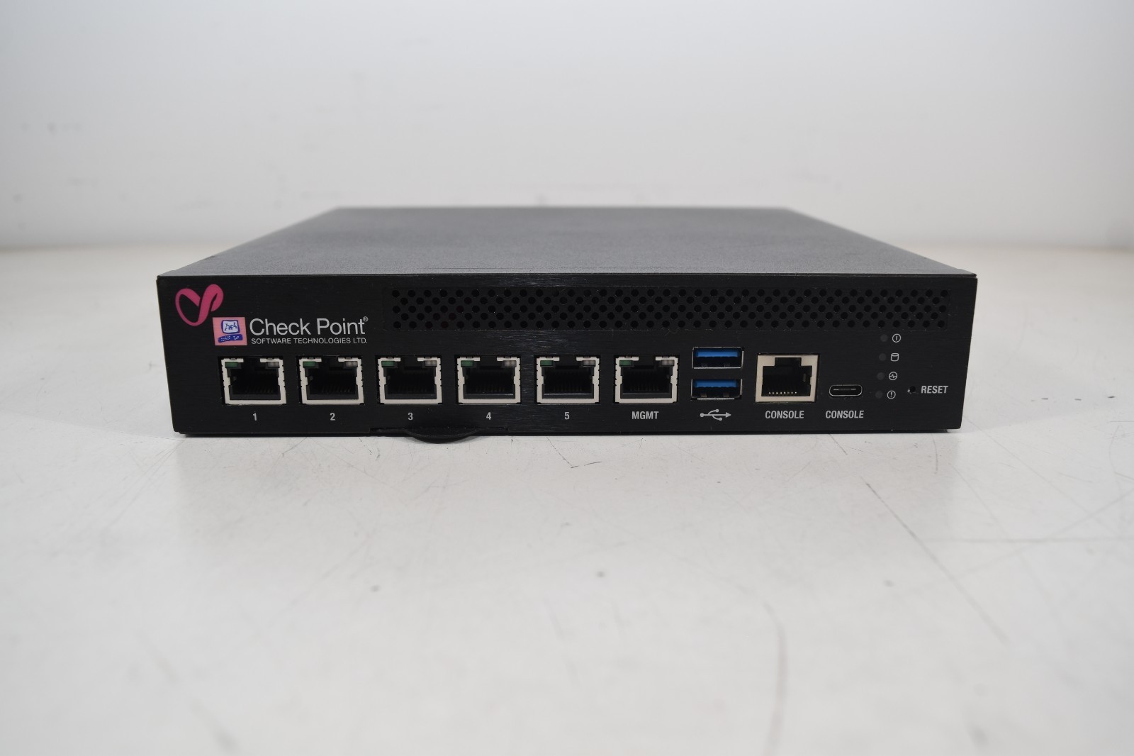 Check Point QUANTUM 3600 Security Gateway AI ML Powered Threat Prevention