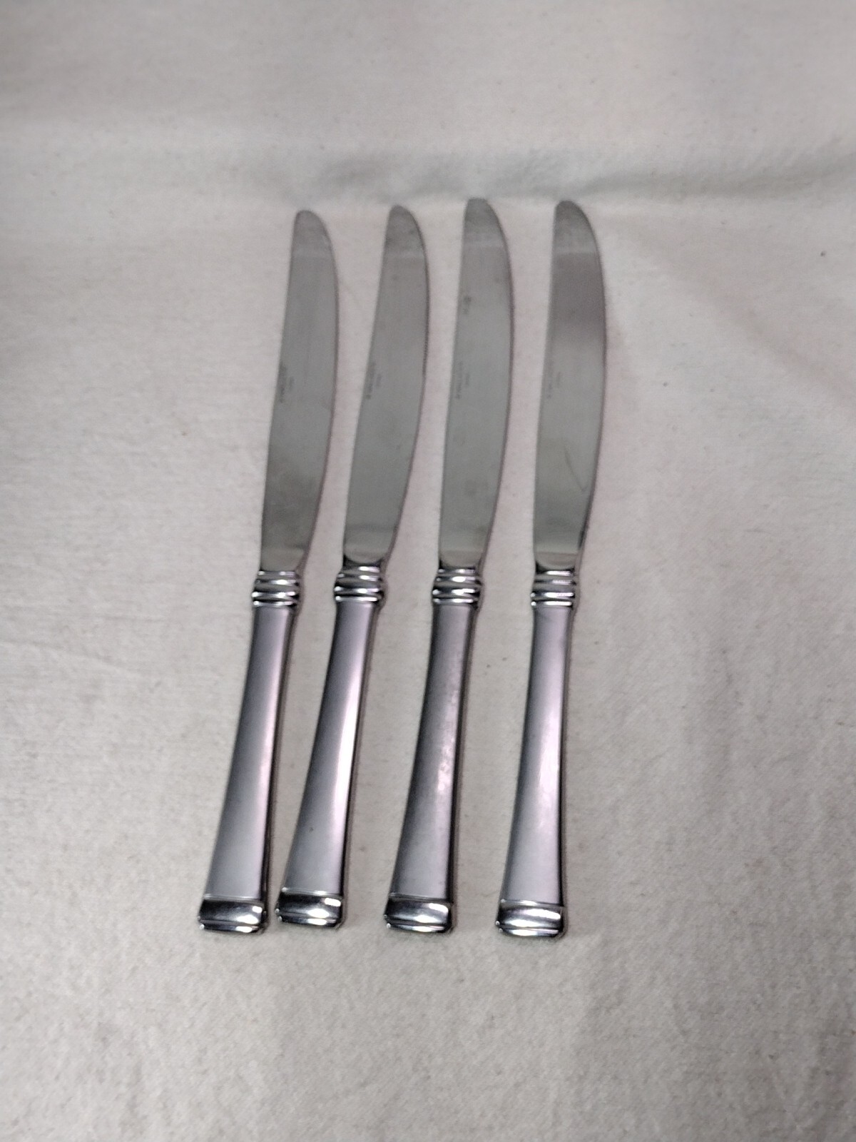 4 Wallace Solid Dinner Knives  Bennett Stainless Frosted Satin Handle Vietnam