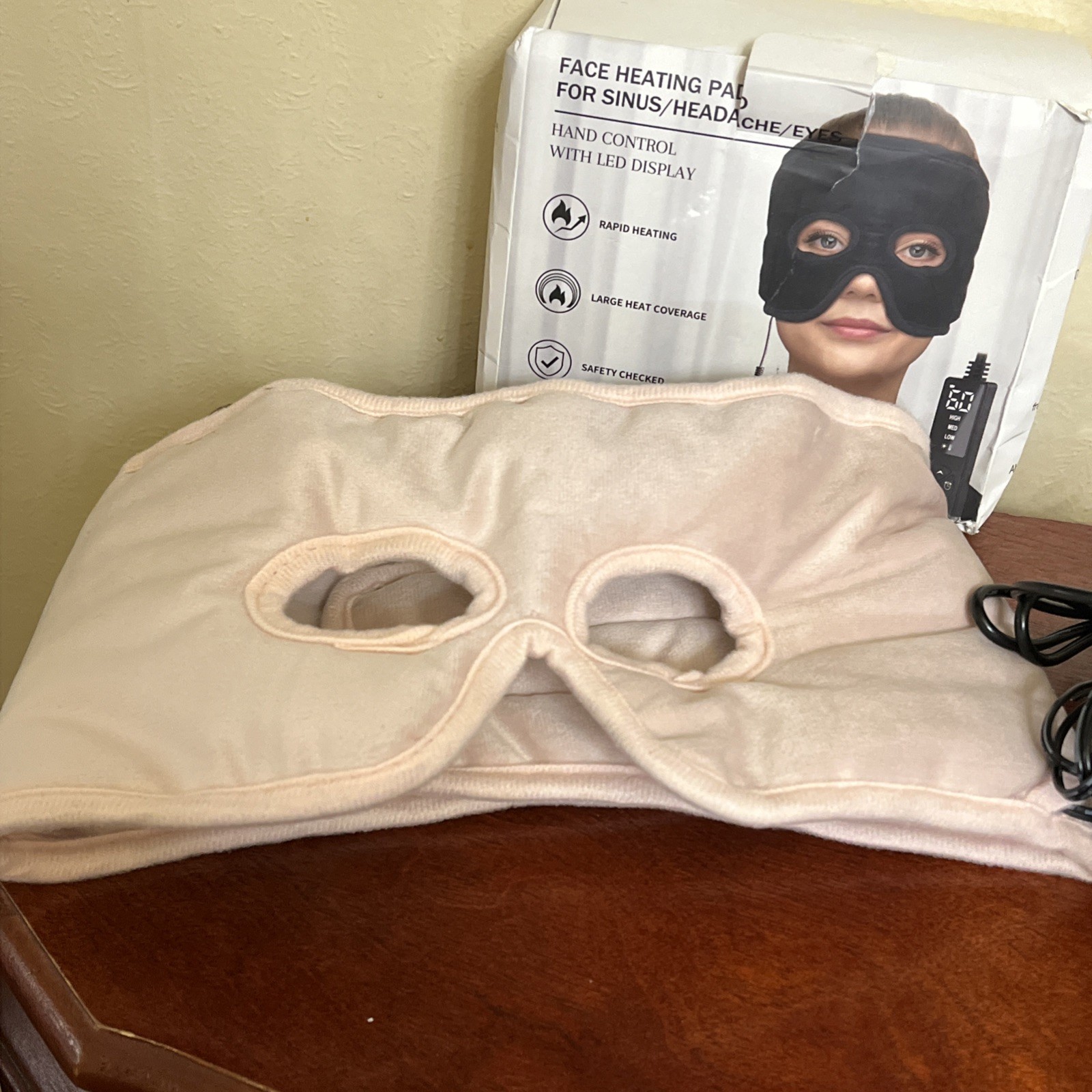 Face heating pad for sinus headache eyes Pink open box