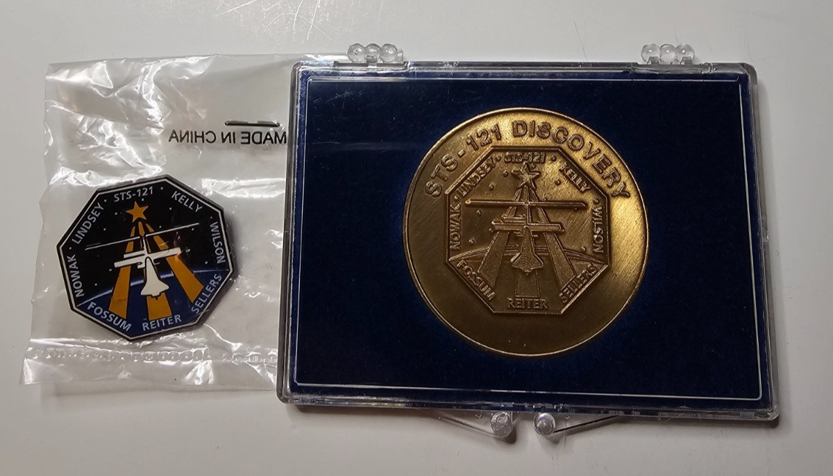 STS-121 DISCOVERY/103 DISCOVERY DUAL SIDE BRONZE CHALLENGE COIN AND PIN