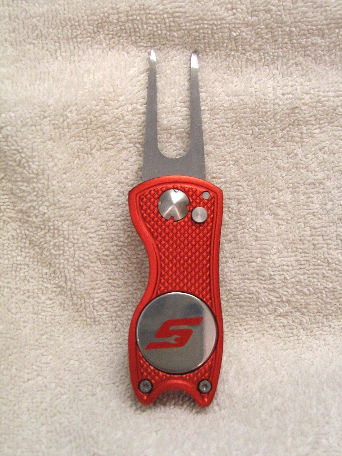 Snap On Tools Aluminum RED Golf Divot Repair Tool & RED LOGO Ball Marker  NEW*