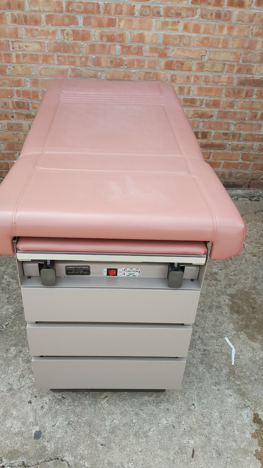 Midmark/Ritter104  medical exam table  3 available Mauve  good working condition