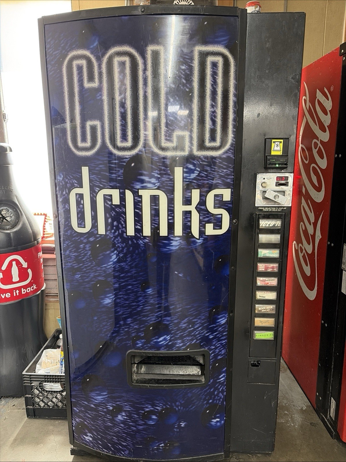 Dixie Narco 501E Multi Soda Vending Machine - 12oz