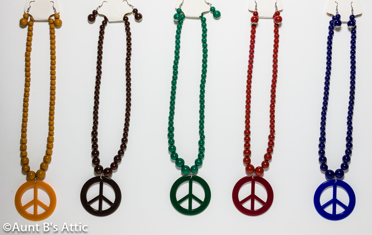 Necklace & Earring Set Asso Retro Look Peace Symbol Beaded Costume Necklace Set