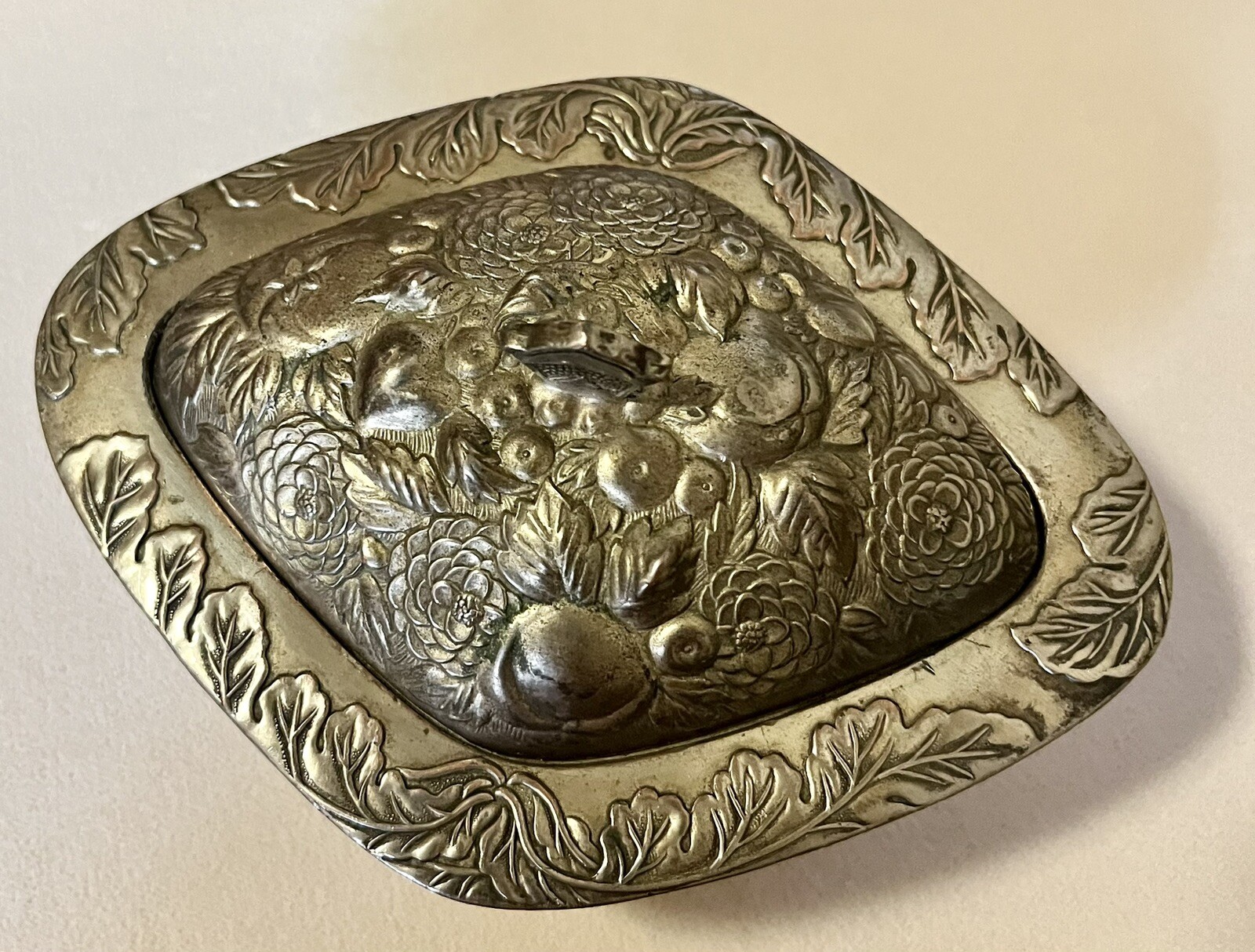 OCCUPIED JAPAN Trinket  Box Jewelry Box  Floral Design Great Condition.