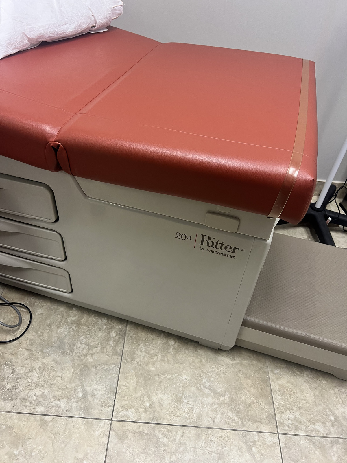 2 Midmark - Ritter 204 Exam Tables and 2 Stools