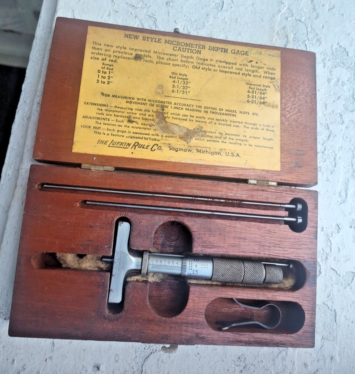 Vintage Lufkin model # 212N, 0-3" depth micrometer with box
