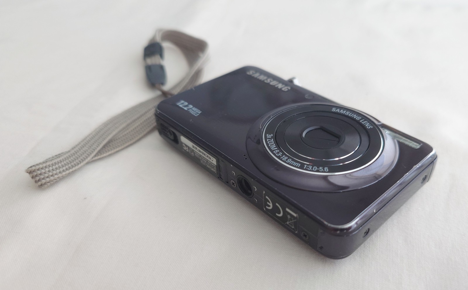 Samsung ST50 12.2MP Digital Compact Camera, With Charging Cable - Working Order