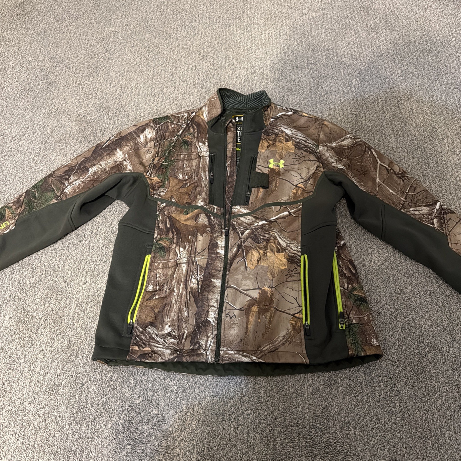 Under Armour UA Storm Camo Jacket Size xL