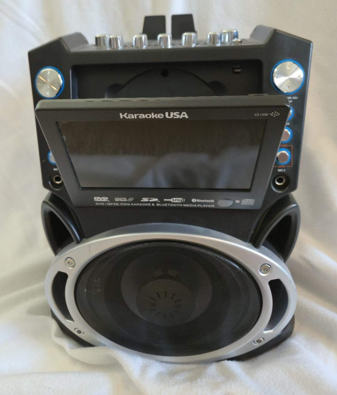 Karaoke USA GF842 System with 7" Screen Bluetooth Case With 8 CD's. Works Great!