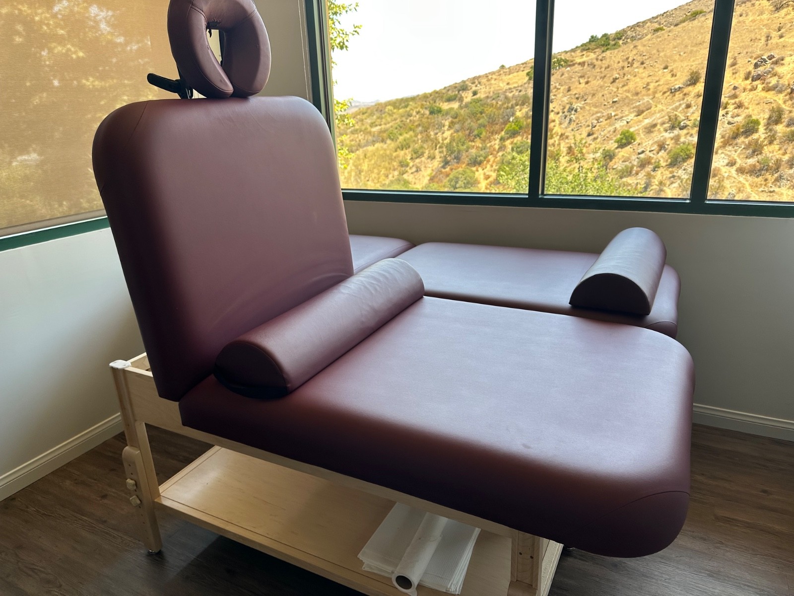 PROFESSIONAL PORTABLE Adjustable Wooden Massage Spa/Facial Bed 30″ W × 72″ L