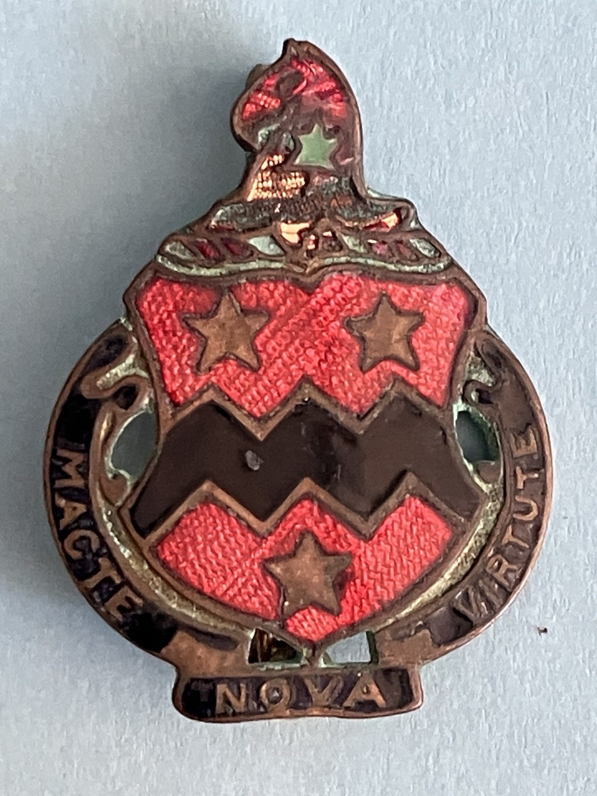 Vintage US Army Pin Macte Nova Virtute Pin