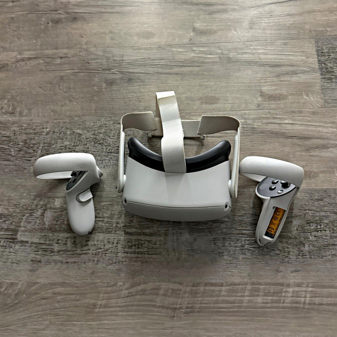 Meta Quest 2 Standalone VR Headset 90Hz 89° FOV w/ Touch Controllers White