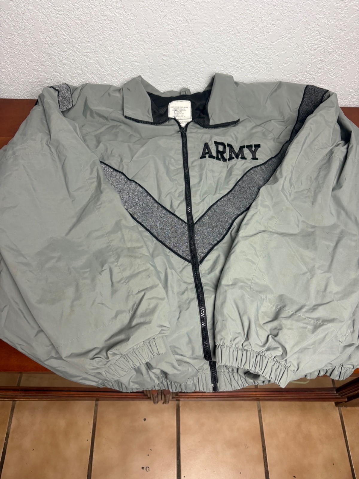 US Army IPFU Jacket, Gray Reflective Individual Physical Fitness SZ Large Short